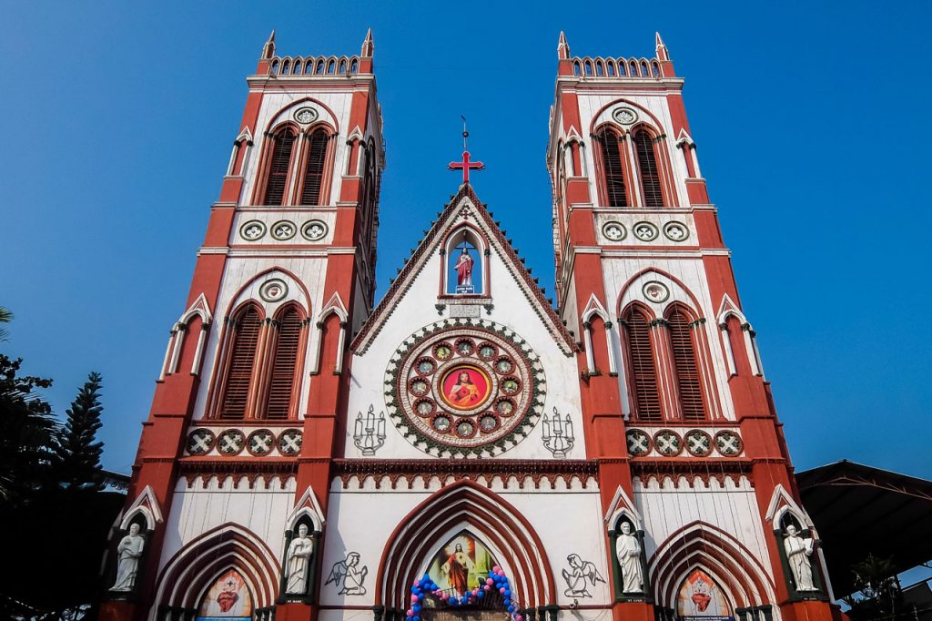 pondicherry-india-facade-catholic-church-pondicherry-sacred-heart-basilica
